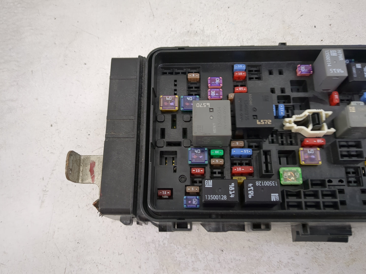 2018-2019 Chevrolet Malibu Fusebox Fuse Box Panel Relay Module P/N:13500128 13422668, 13500114, 13453281 Fits Fits 2018 2019