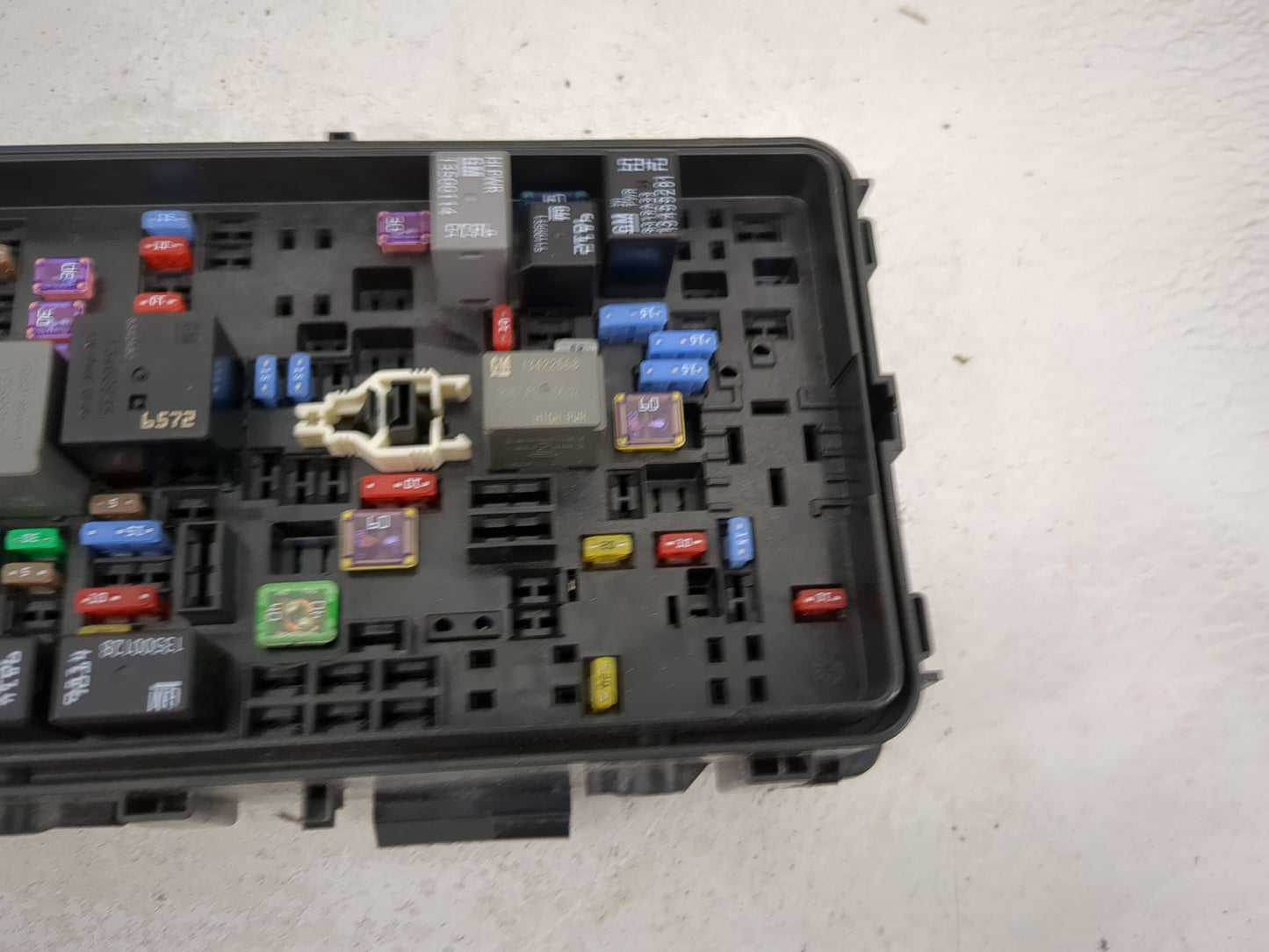 2018-2019 Chevrolet Malibu Fusebox Fuse Box Panel Relay Module P/N:13500128 13422668, 13500114, 13453281 Fits Fits 2018 2019