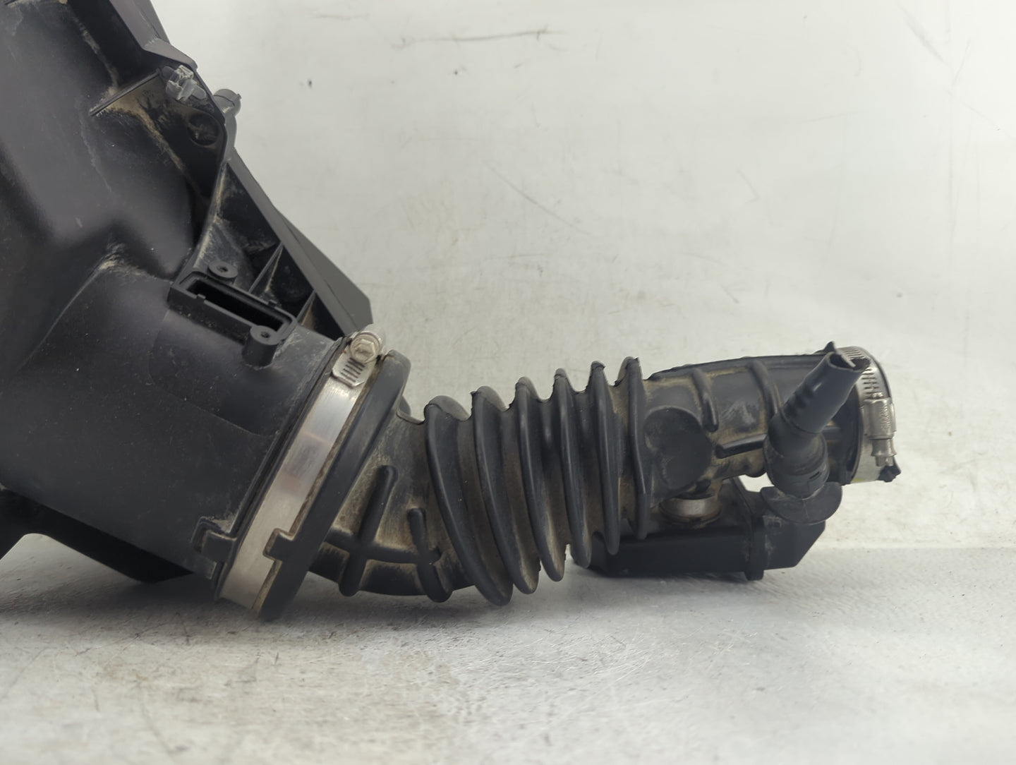 2016-2021 Chevrolet Malibu Air Cleaner Intake-duct Hose Tube 1476857 - Oemusedautoparts1.com