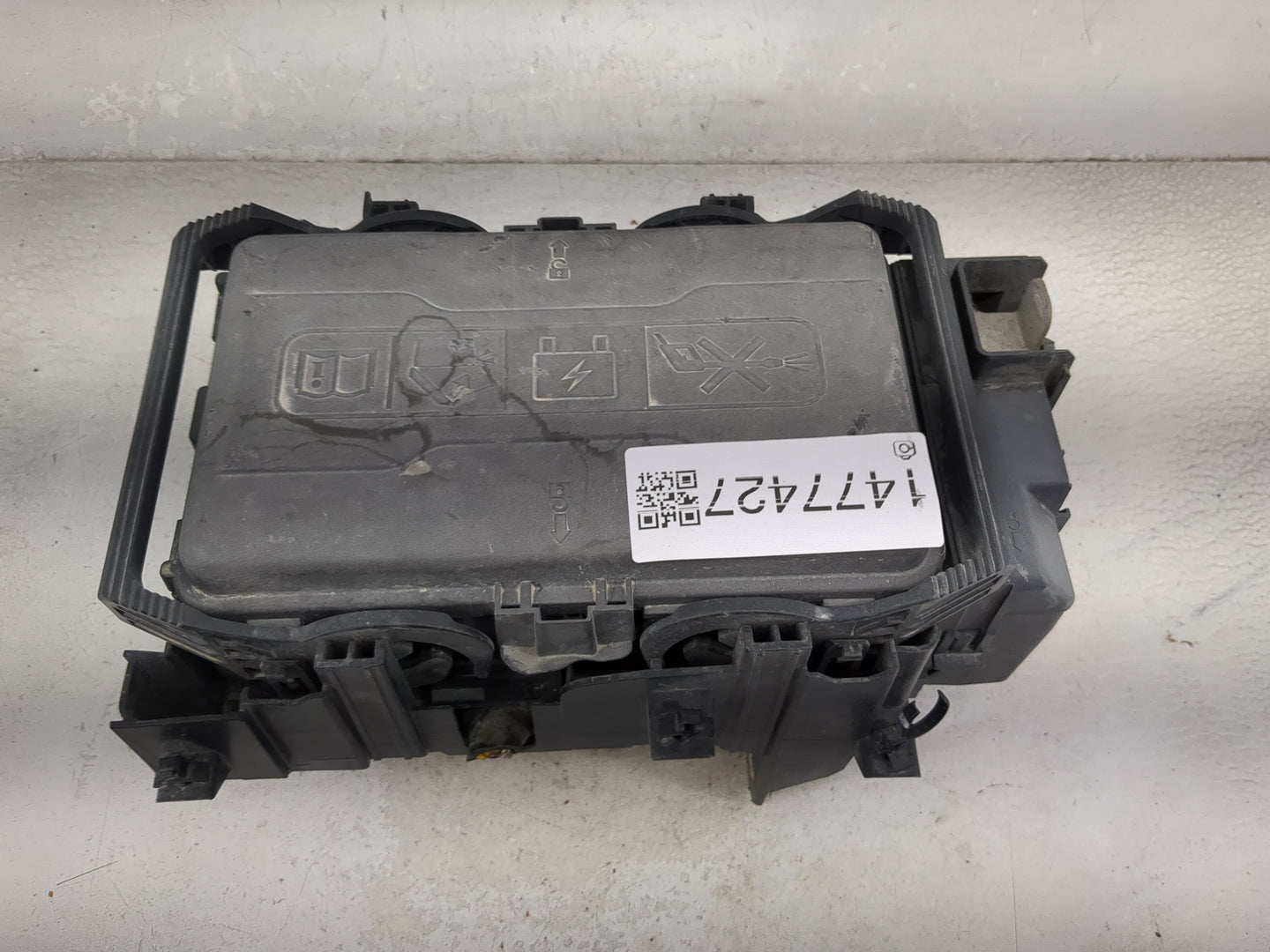 2019 Chevrolet Malibu Fusebox Fuse Box Panel Relay Module P/N:13500114 13500128, 13500113, 13468934, 13468935, 13452801 Fits