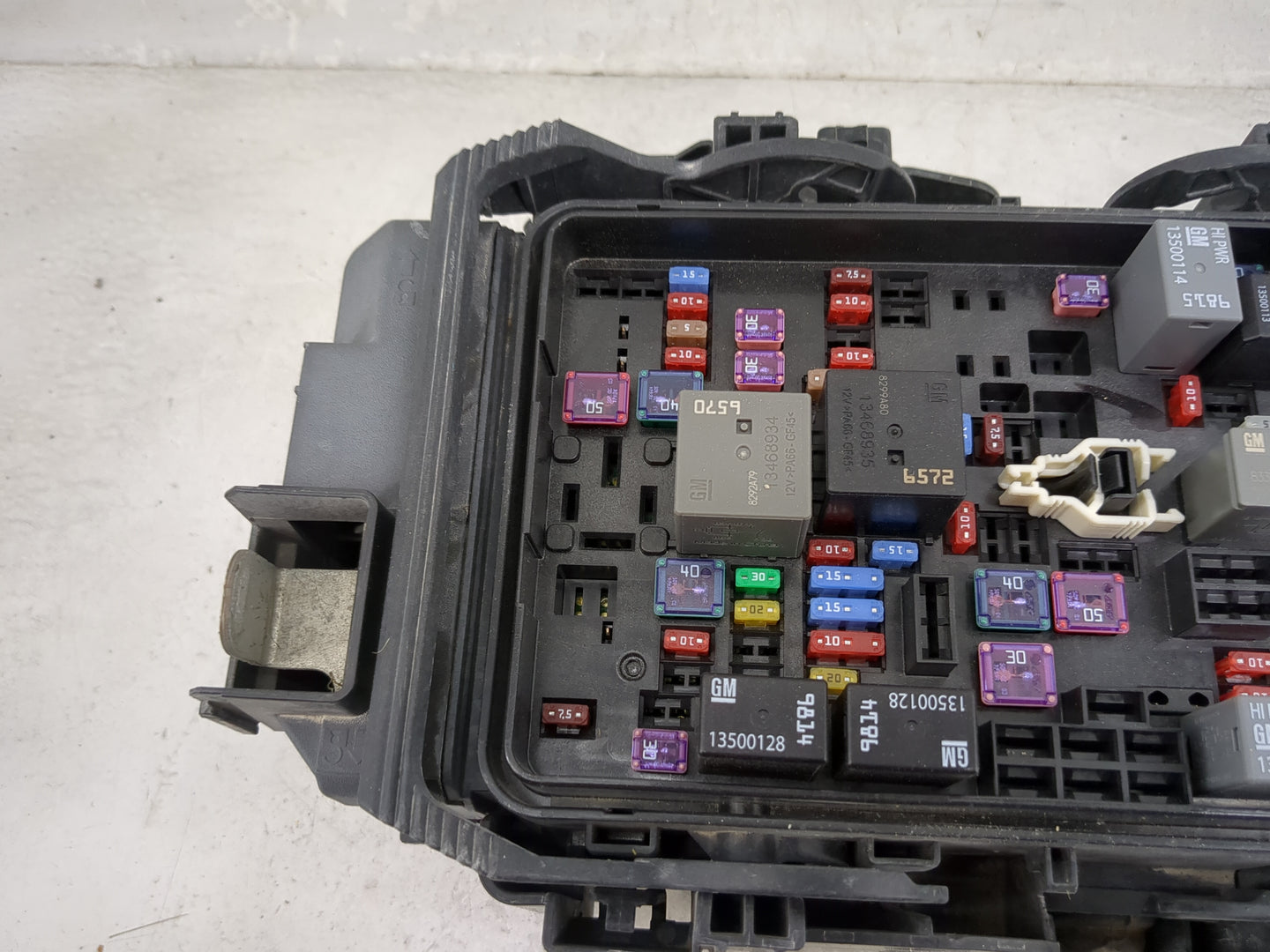 2019 Chevrolet Malibu Fusebox Fuse Box Panel Relay Module P/N:13500114 13500128, 13500113, 13468934, 13468935, 13452801 Fits