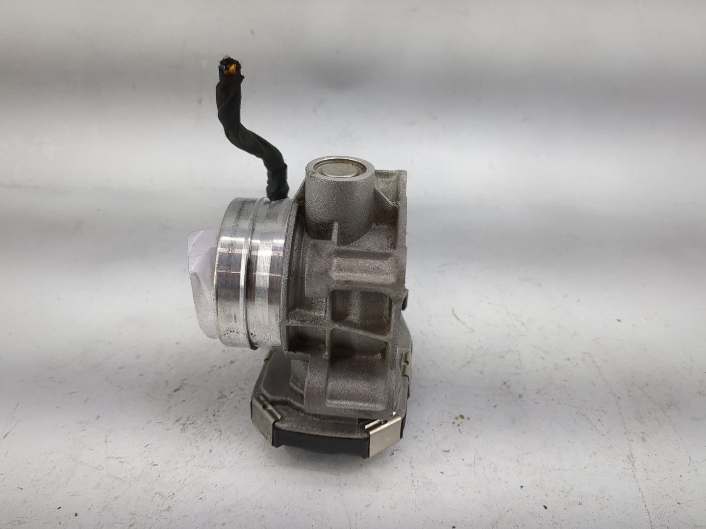2016-2021 Chevrolet Malibu Throttle Body P/N:12671379AA Fits Fits 2016 2017 2018 2019 2020 2021 2022 OEM Used Auto Parts - O
