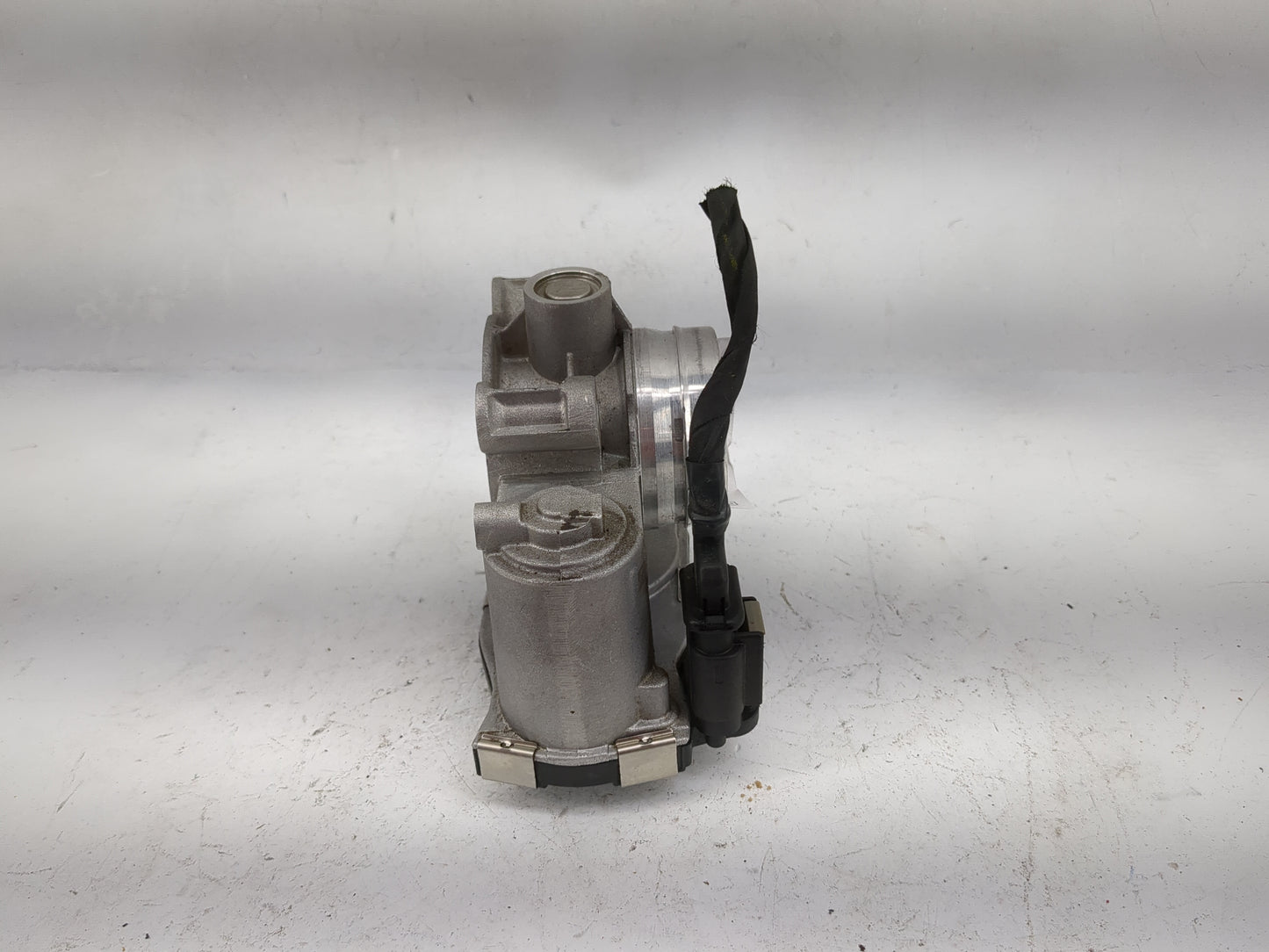 2016-2021 Chevrolet Malibu Throttle Body P/N:12671379AA Fits Fits 2016 2017 2018 2019 2020 2021 2022 OEM Used Auto Parts - O