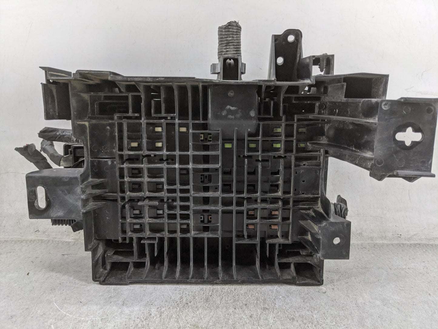 2019 Chevrolet Malibu Fusebox Fuse Box Panel Relay Module P/N:23285566_01 13500114, 13500113, 13500172, 13006941 Fits OEM Us