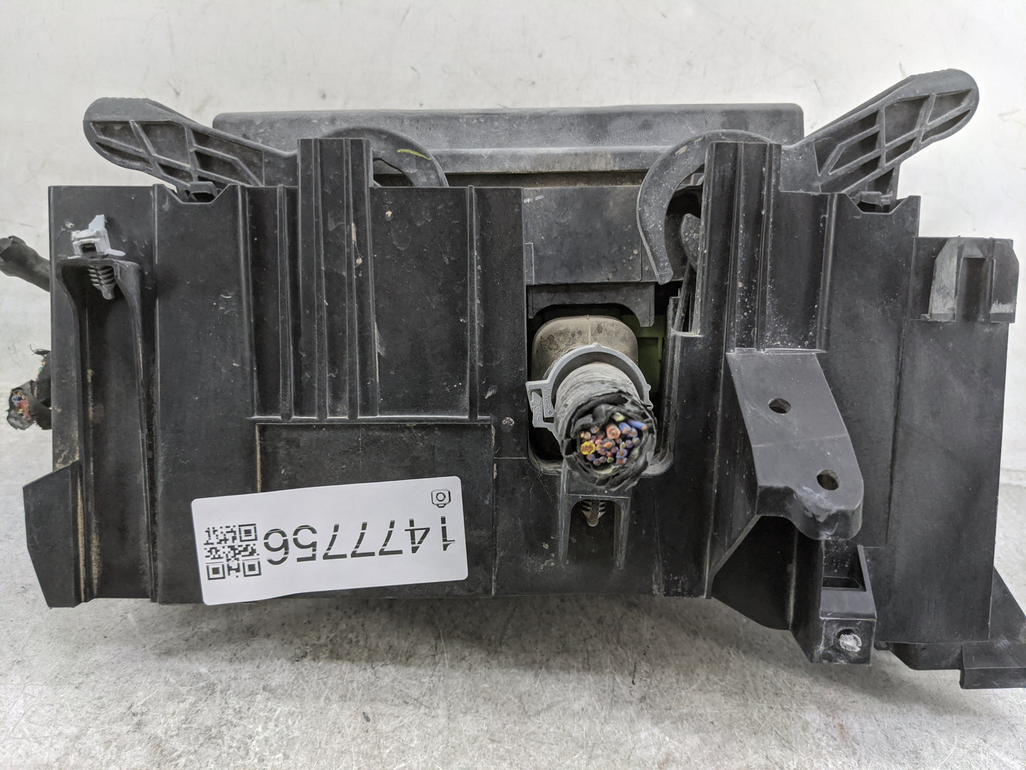 2019 Chevrolet Malibu Fusebox Fuse Box Panel Relay Module P/N:23285566_01 13500114, 13500113, 13500172, 13006941 Fits OEM Us
