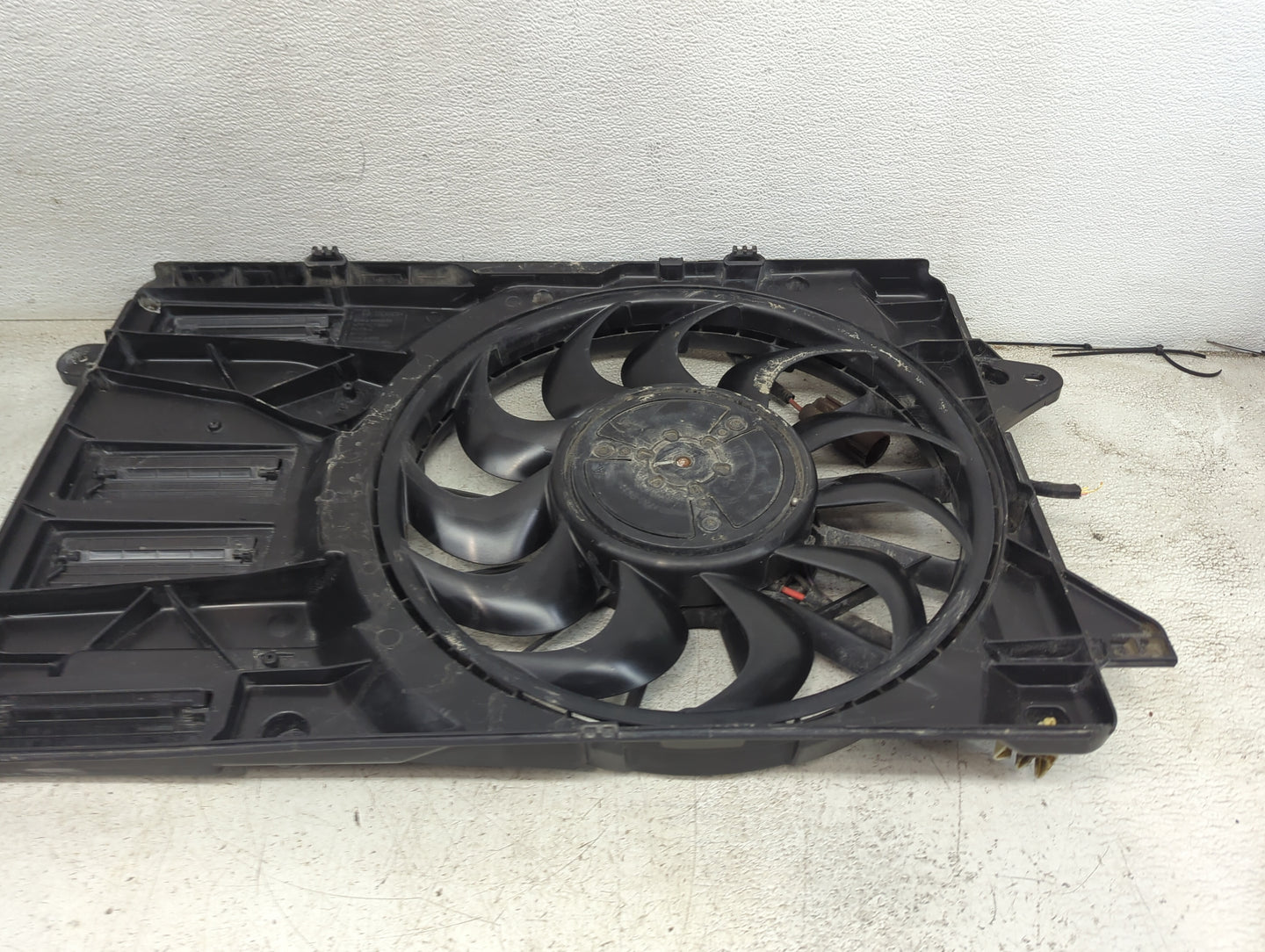 2016-2021 Chevrolet Malibu Electric Radiator Cooling Fan Motor Assembly P/N:80960028Y 34118000000Y Fits OEM Used Auto Parts 