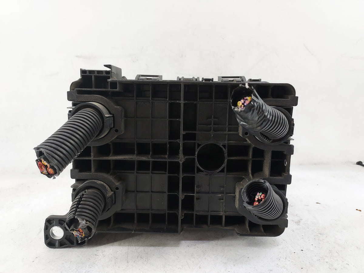 2019 Chevrolet Malibu Fusebox Fuse Box Panel Relay Module P/N:13500113 13455281, 13422668, 13468934, 84095364, 13500114 Fits