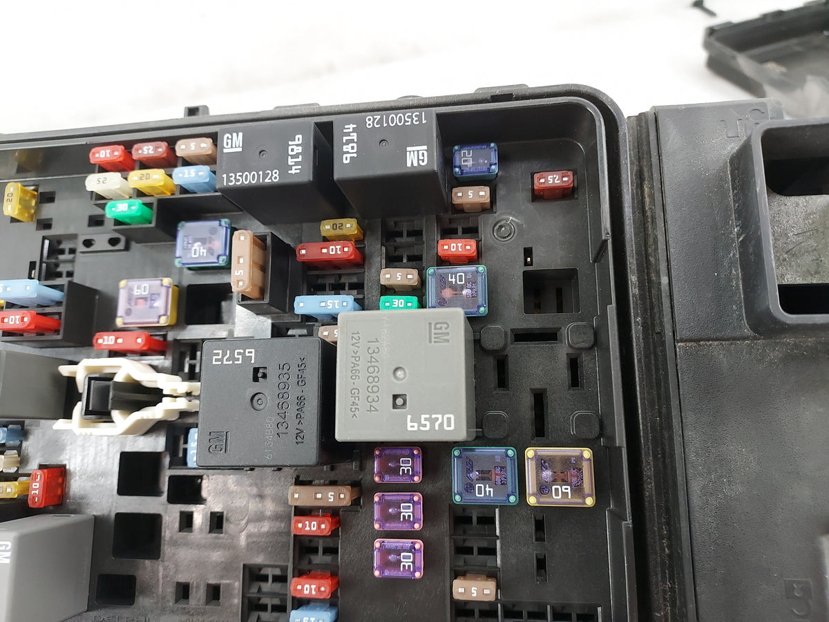 2019 Chevrolet Malibu Fusebox Fuse Box Panel Relay Module P/N:13500128 13468935, 13468934, 13455281, 13500127, 13422668 Fits