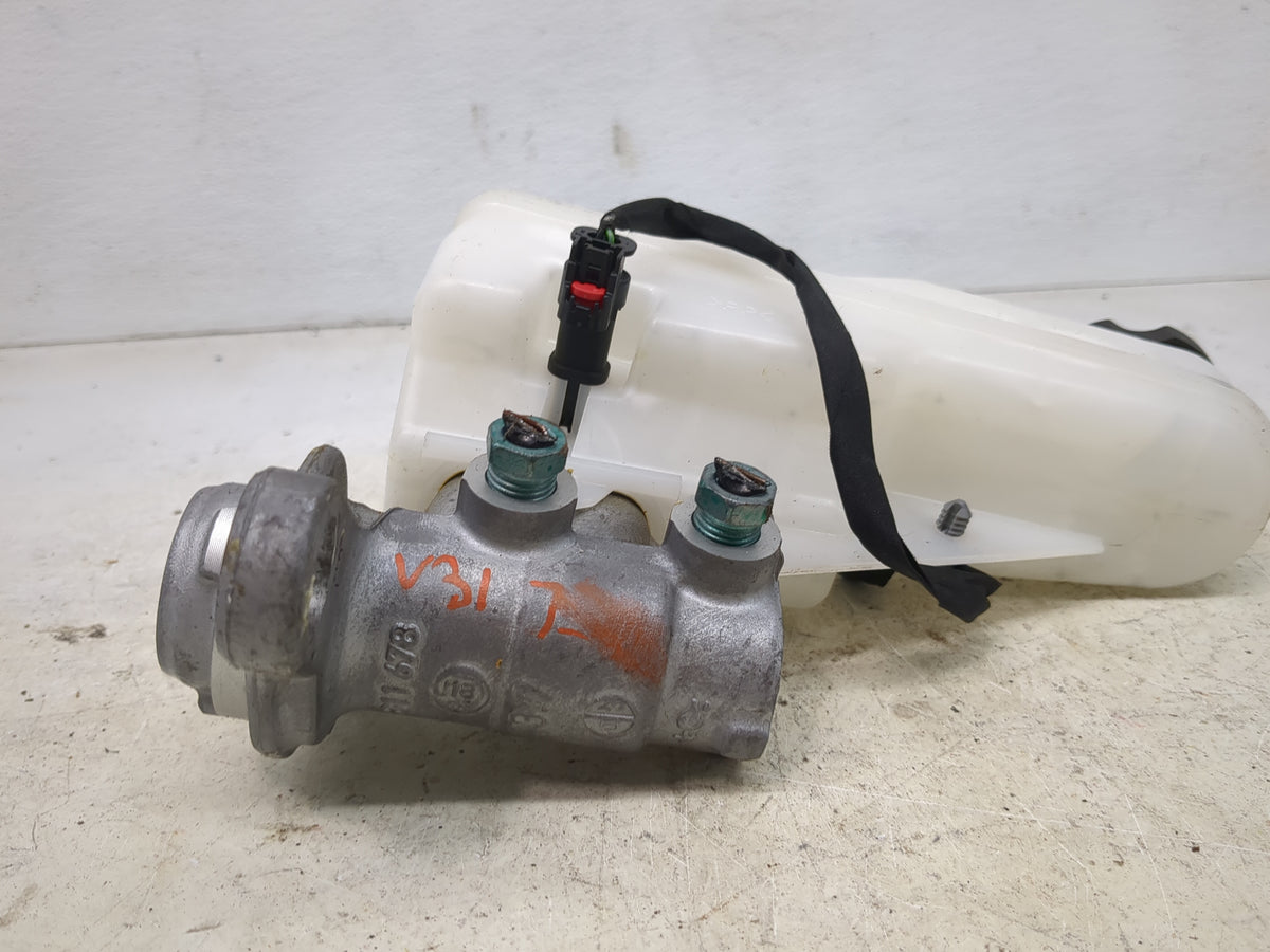 2016-2021 Chevrolet Malibu Brake Master Cylinder 1513128 - Oemusedautoparts1.com