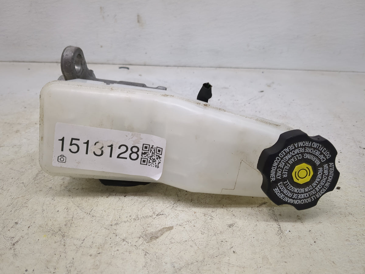 2016-2021 Chevrolet Malibu Brake Master Cylinder 1513128 - Oemusedautoparts1.com
