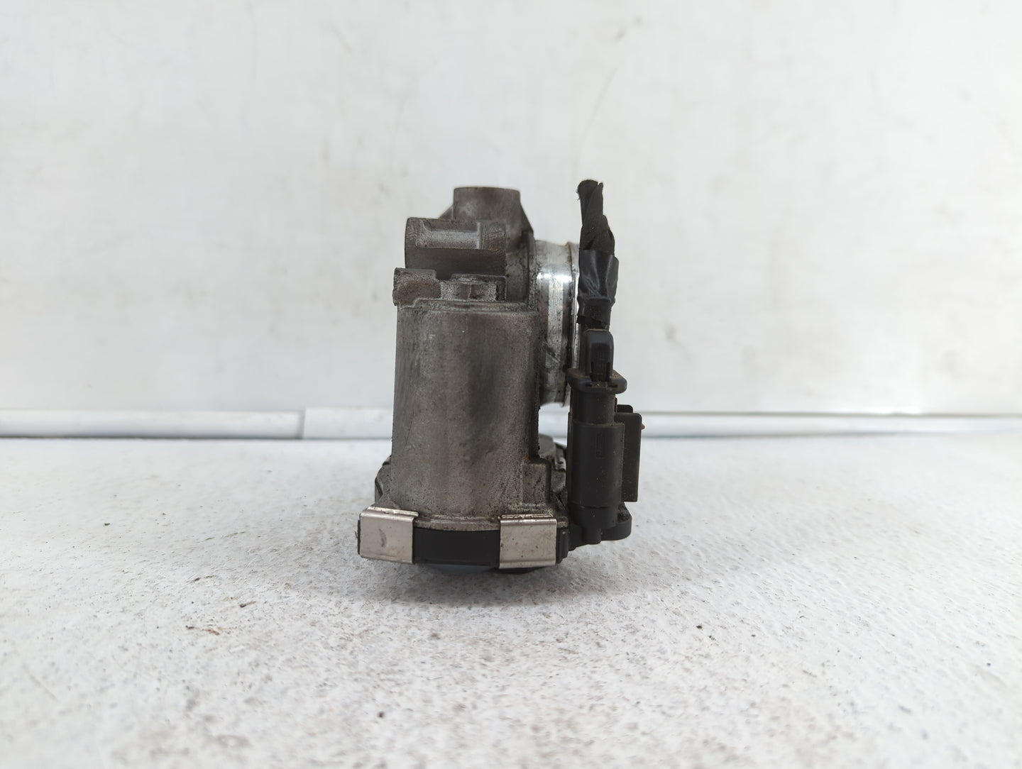 2016-2019 Chevrolet Malibu Throttle Body P/N:12671379AA Fits Fits 2016 2017 2018 2019 OEM Used Auto Parts - Oemusedautoparts