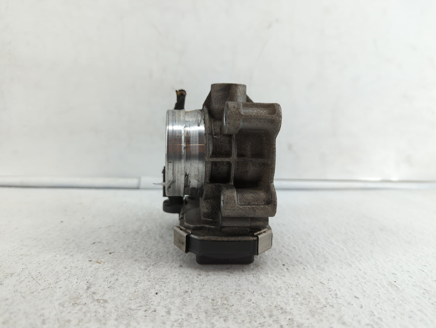 2016-2019 Chevrolet Malibu Throttle Body P/N:12671379AA Fits Fits 2016 2017 2018 2019 OEM Used Auto Parts - Oemusedautoparts