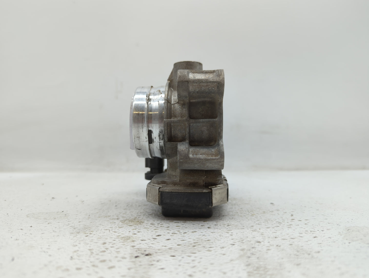 2016-2019 Chevrolet Malibu Throttle Body P/N:12671379AA Fits Fits 2016 2017 2018 2019 OEM Used Auto Parts - Oemusedautoparts