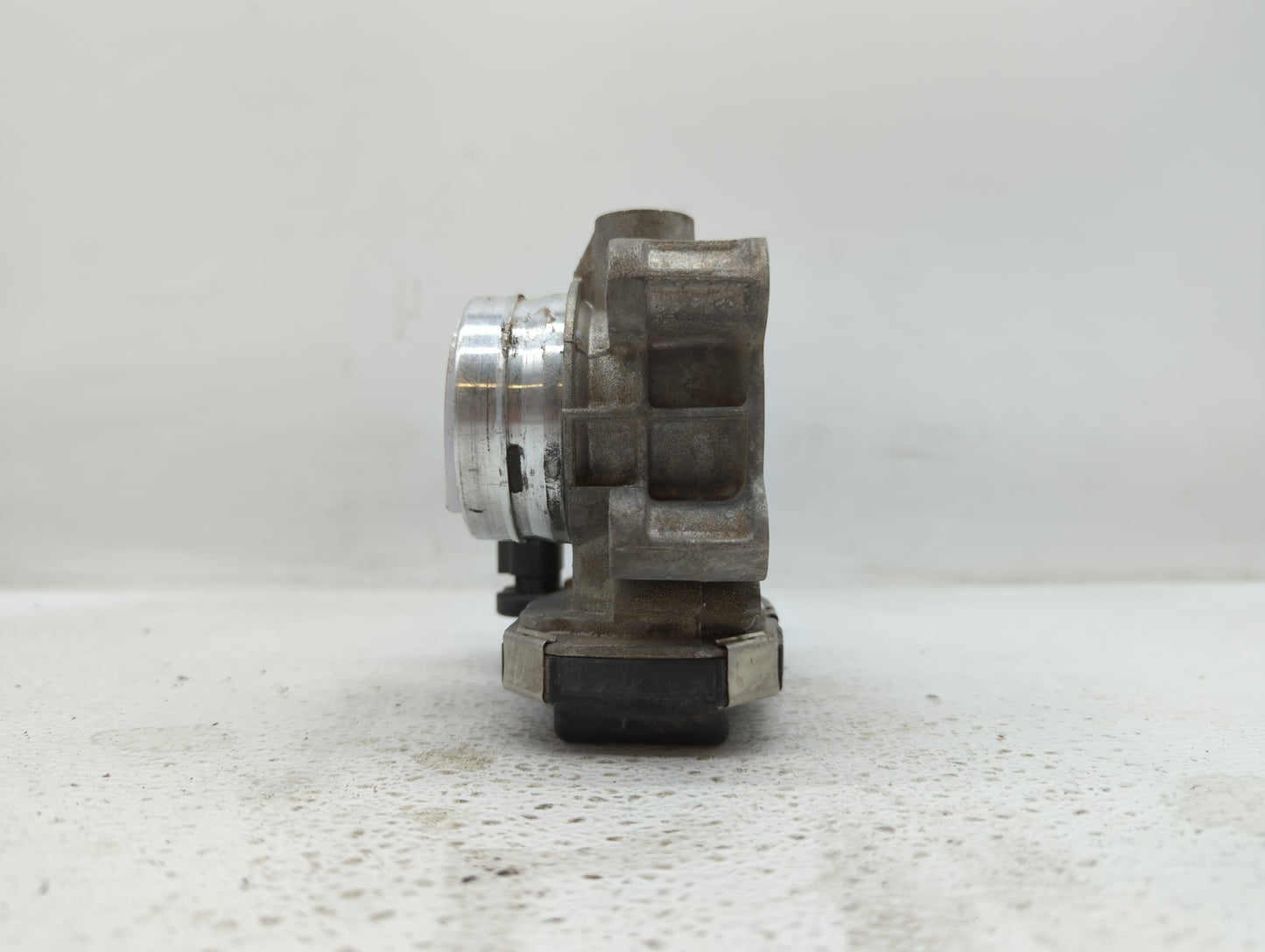 2016-2019 Chevrolet Malibu Throttle Body P/N:12671379AA Fits Fits 2016 2017 2018 2019 OEM Used Auto Parts - Oemusedautoparts