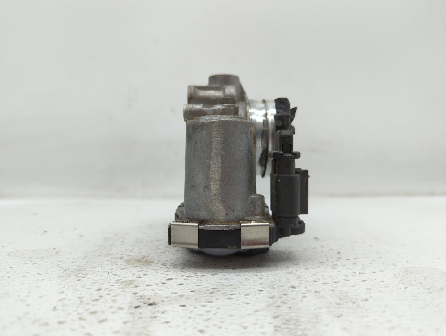 2016-2019 Chevrolet Malibu Throttle Body P/N:12671379AA Fits Fits 2016 2017 2018 2019 OEM Used Auto Parts - Oemusedautoparts