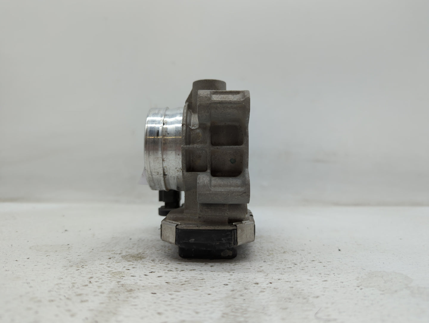 2016-2019 Chevrolet Malibu Throttle Body P/N:12671379AA Fits Fits 2016 2017 2018 2019 OEM Used Auto Parts - Oemusedautoparts