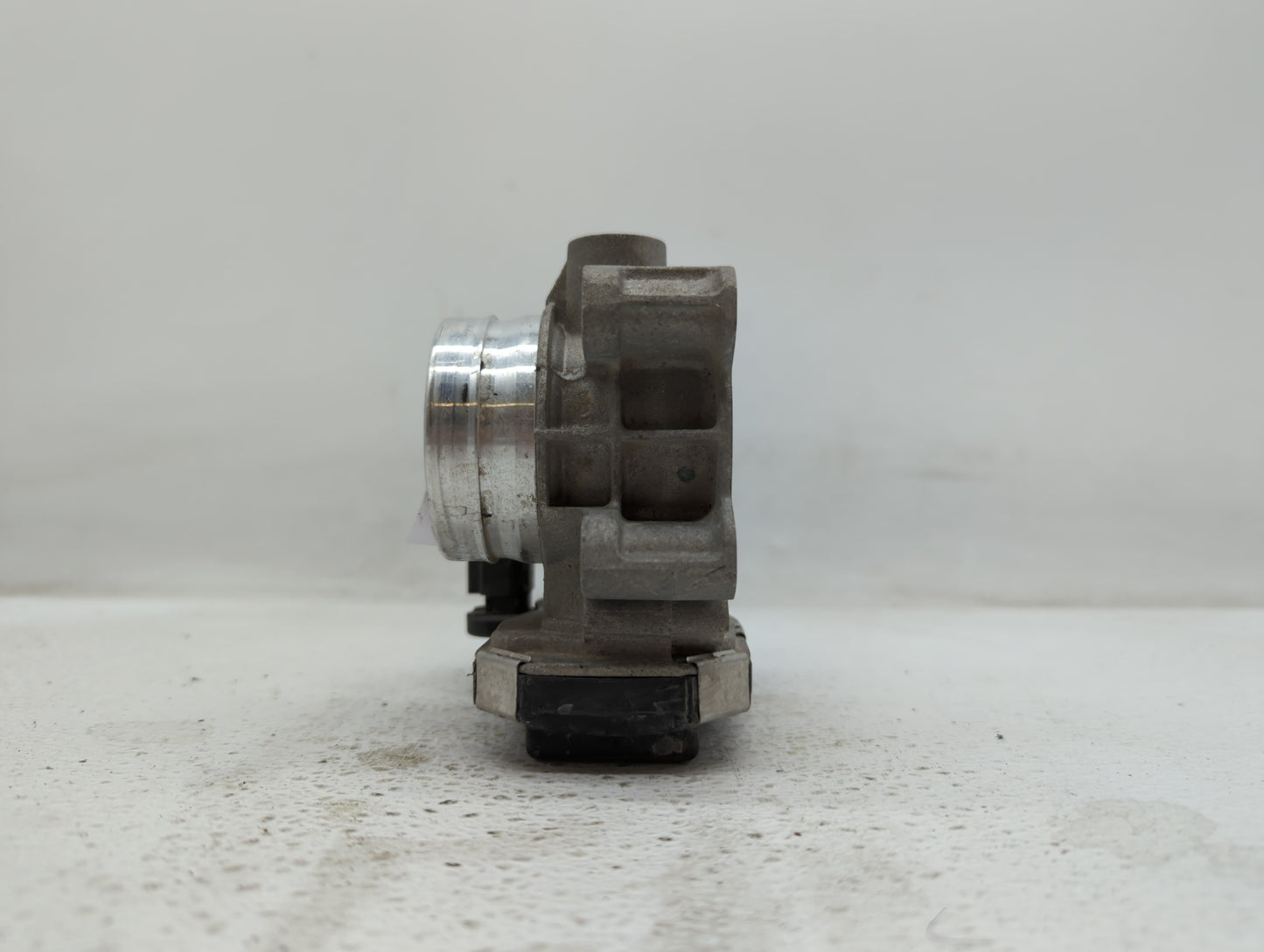 2016-2019 Chevrolet Malibu Throttle Body P/N:12671379AA Fits Fits 2016 2017 2018 2019 OEM Used Auto Parts - Oemusedautoparts