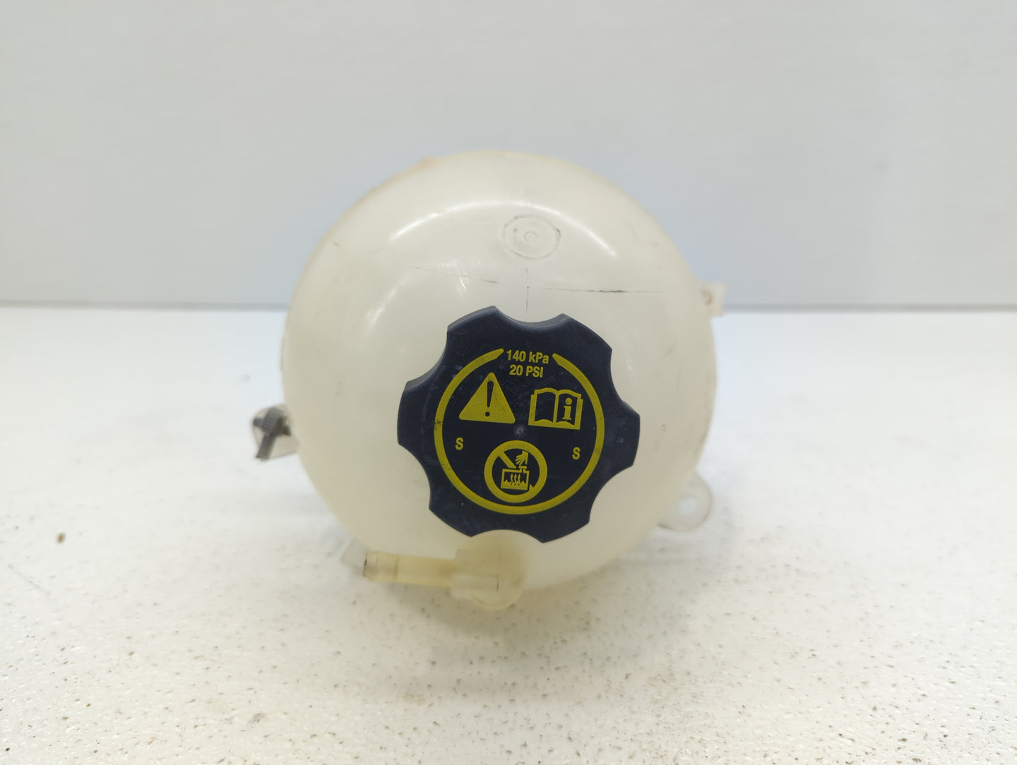 2016 Chevrolet Malibu Radiator Coolant Overflow Expansion Tank Bottle - Oemusedautoparts1.com
