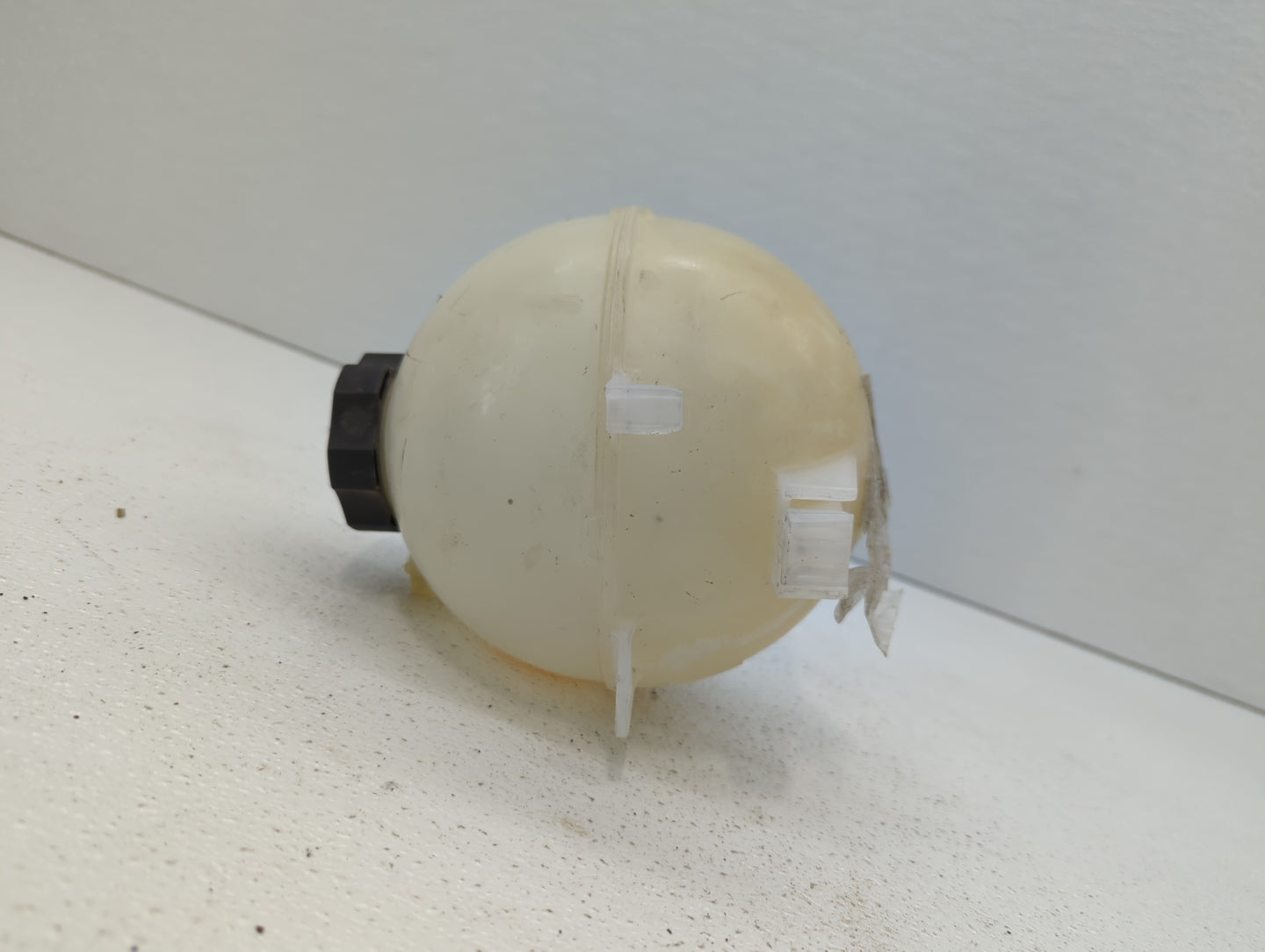 2016 Chevrolet Malibu Radiator Coolant Overflow Expansion Tank Bottle - Oemusedautoparts1.com