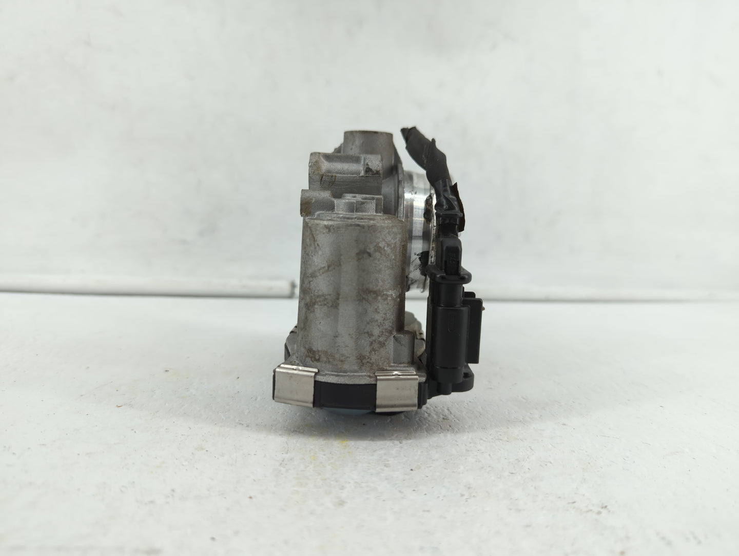 2016-2019 Chevrolet Malibu Throttle Body P/N:12671379AA Fits Fits 2016 2017 2018 2019 OEM Used Auto Parts - Oemusedautoparts