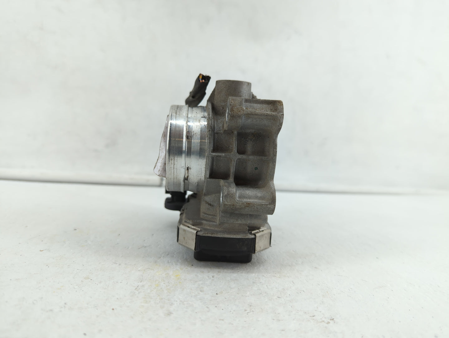 2016-2019 Chevrolet Malibu Throttle Body P/N:12671379AA Fits Fits 2016 2017 2018 2019 OEM Used Auto Parts - Oemusedautoparts