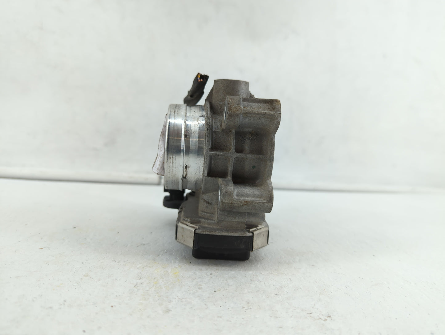 2016-2019 Chevrolet Malibu Throttle Body P/N:12671379AA Fits Fits 2016 2017 2018 2019 OEM Used Auto Parts - Oemusedautoparts