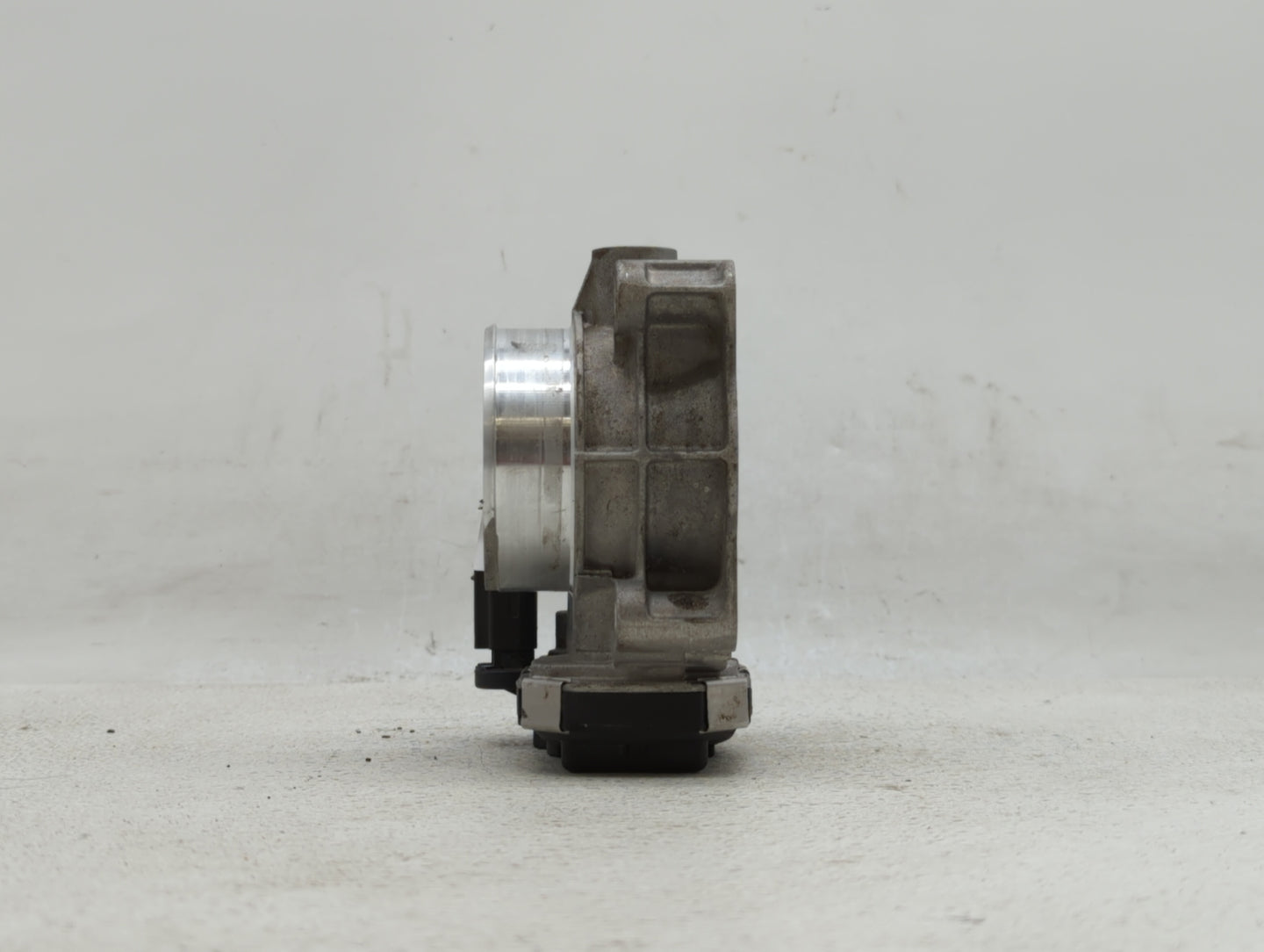 2016 Chevrolet Malibu Throttle Body P/N:12670839AA 12627217DA Fits Fits 2017 2018 2019 OEM Used Auto Parts - Oemusedautopart