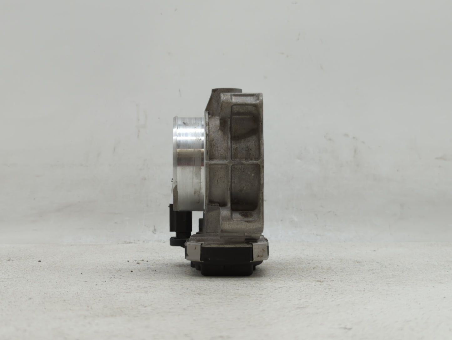 2016 Chevrolet Malibu Throttle Body P/N:12670839AA 12627217DA Fits Fits 2017 2018 2019 OEM Used Auto Parts - Oemusedautopart