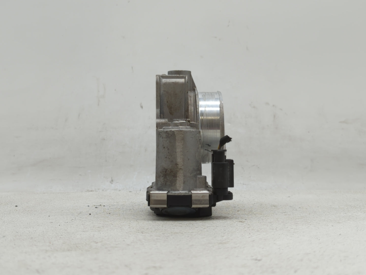 2016 Chevrolet Malibu Throttle Body P/N:12670839AA 12627217DA Fits Fits 2017 2018 2019 OEM Used Auto Parts - Oemusedautopart