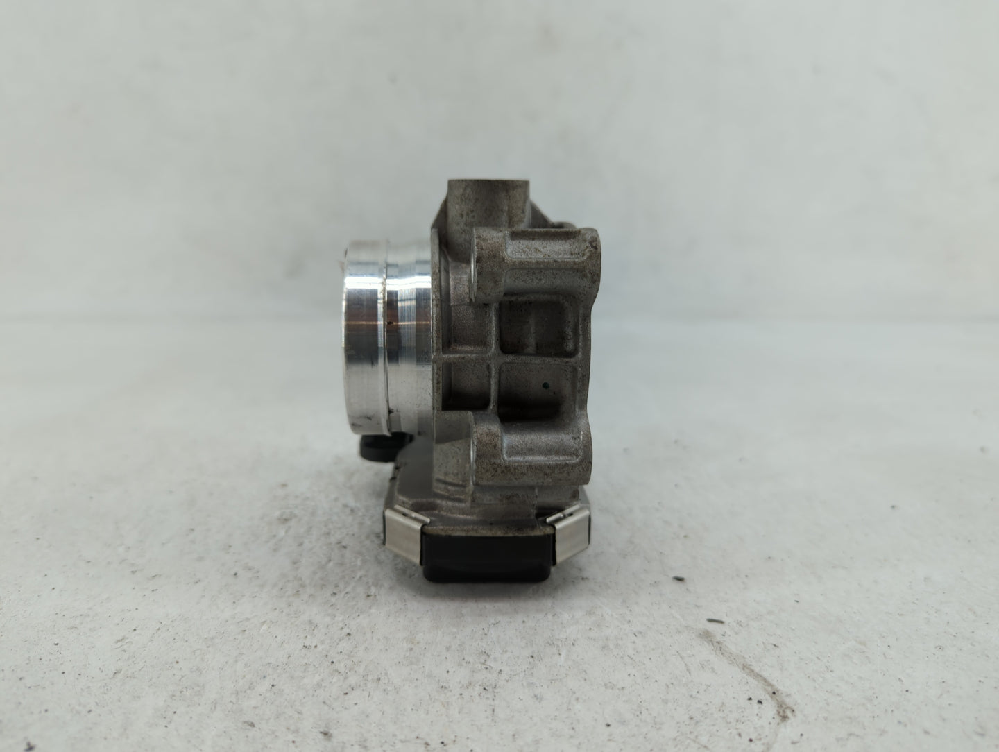 2016-2019 Chevrolet Malibu Throttle Body P/N:12671379AA Fits Fits 2016 2017 2018 2019 OEM Used Auto Parts - Oemusedautoparts