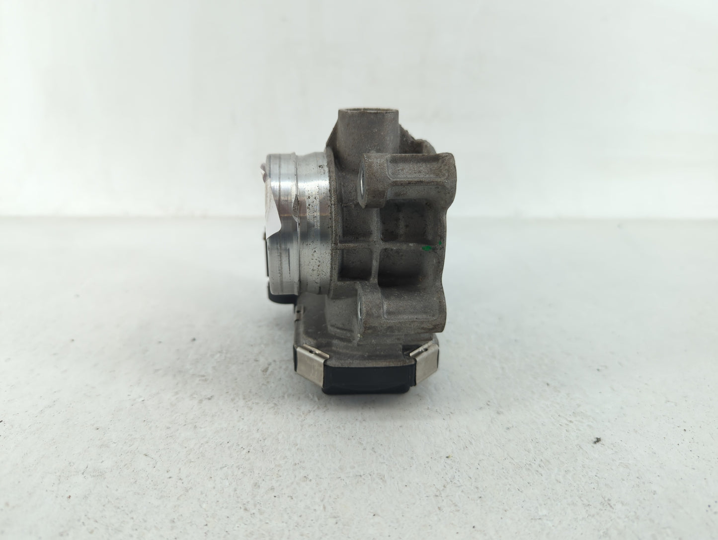 2016-2021 Chevrolet Malibu Throttle Body P/N:12671379AA Fits Fits 2016 2017 2018 2019 2020 2021 2022 OEM Used Auto Parts - O