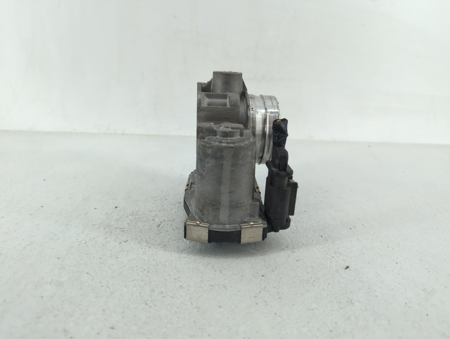 2016-2021 Chevrolet Malibu Throttle Body P/N:12671379AA Fits Fits 2016 2017 2018 2019 2020 2021 2022 OEM Used Auto Parts - O