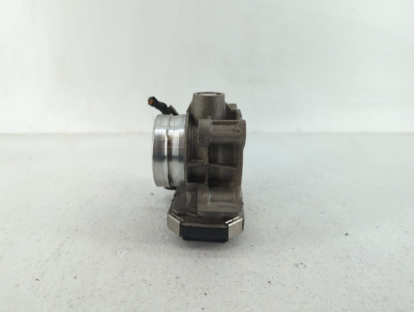 2016-2021 Chevrolet Malibu Throttle Body P/N:12671379AA Fits Fits 2016 2017 2018 2019 2020 2021 2022 OEM Used Auto Parts - O
