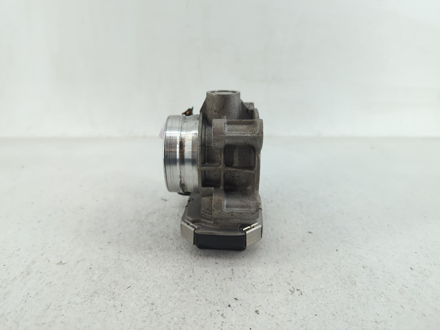 2016-2021 Chevrolet Malibu Throttle Body P/N:12671379AA Fits Fits 2016 2017 2018 2019 2020 2021 2022 OEM Used Auto Parts - O