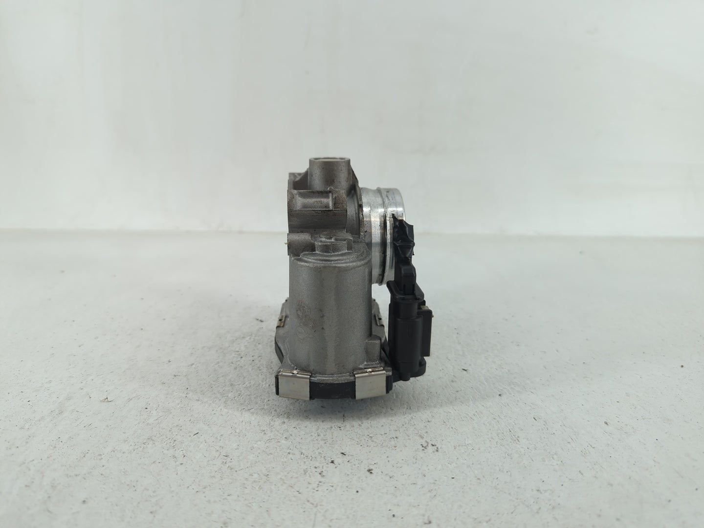 2016-2021 Chevrolet Malibu Throttle Body P/N:12671379AA Fits Fits 2016 2017 2018 2019 2020 2021 2022 OEM Used Auto Parts - O