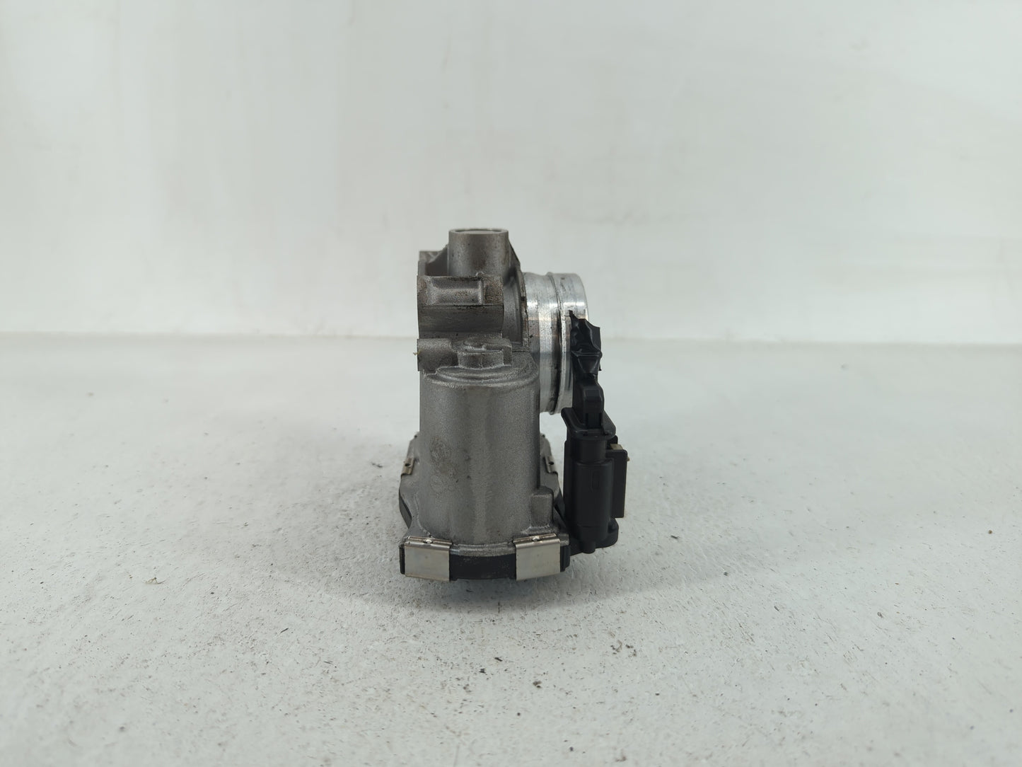 2016-2021 Chevrolet Malibu Throttle Body P/N:12671379AA Fits Fits 2016 2017 2018 2019 2020 2021 2022 OEM Used Auto Parts - O
