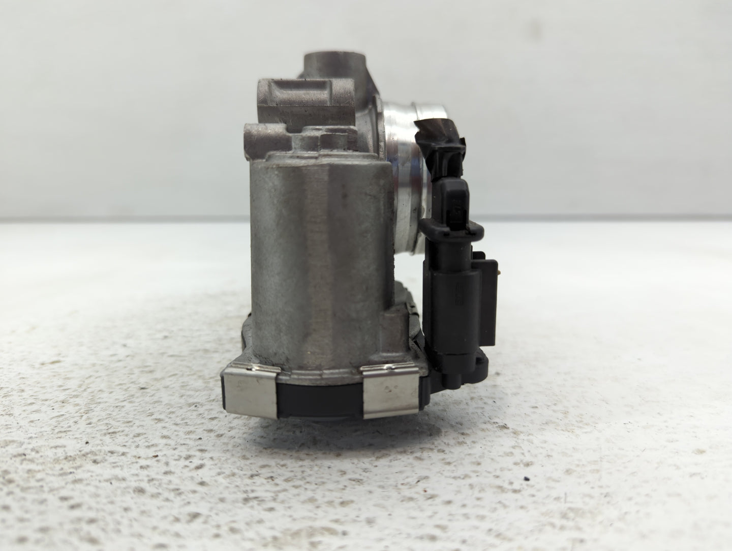 2016-2021 Chevrolet Malibu Throttle Body P/N:12671379AA Fits Fits 2016 2017 2018 2019 2020 2021 2022 OEM Used Auto Parts - O
