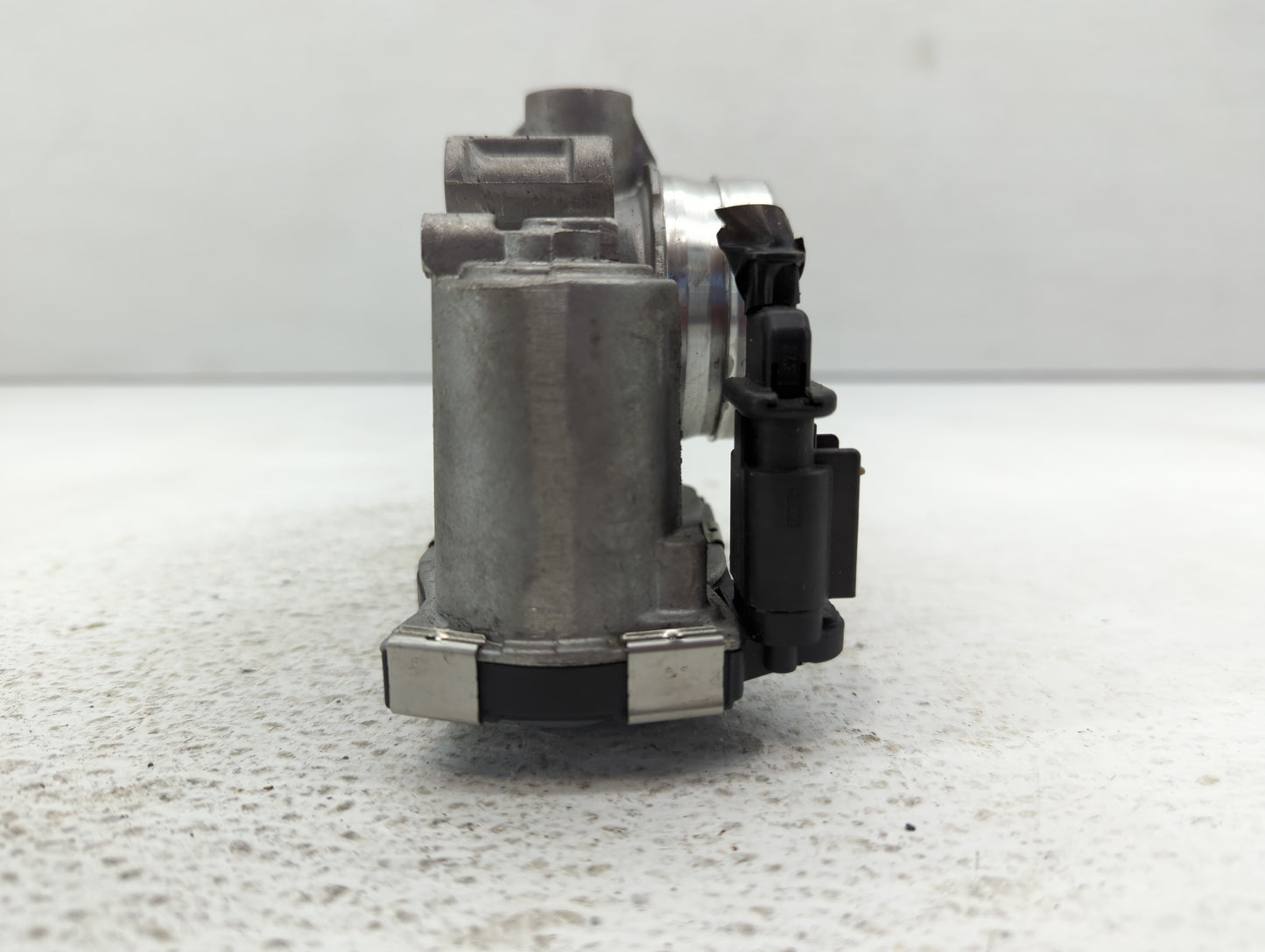2016-2021 Chevrolet Malibu Throttle Body P/N:12671379AA Fits Fits 2016 2017 2018 2019 2020 2021 2022 OEM Used Auto Parts - O