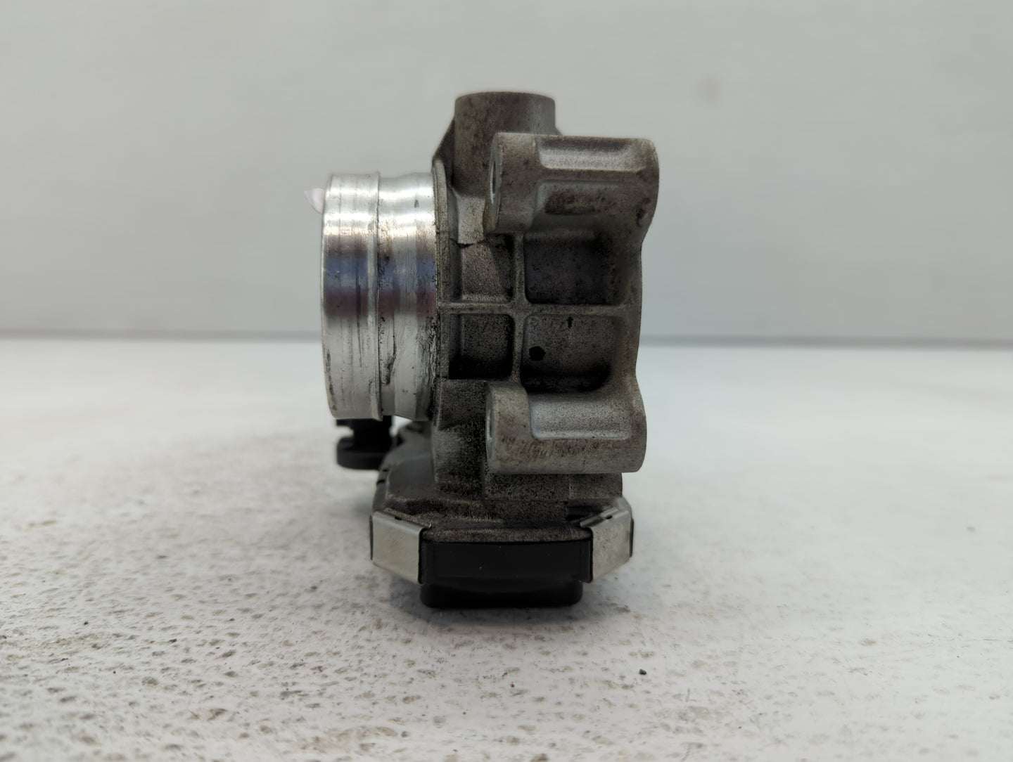 2016-2021 Chevrolet Malibu Throttle Body P/N:12671379AA Fits Fits 2016 2017 2018 2019 2020 2021 2022 OEM Used Auto Parts - O