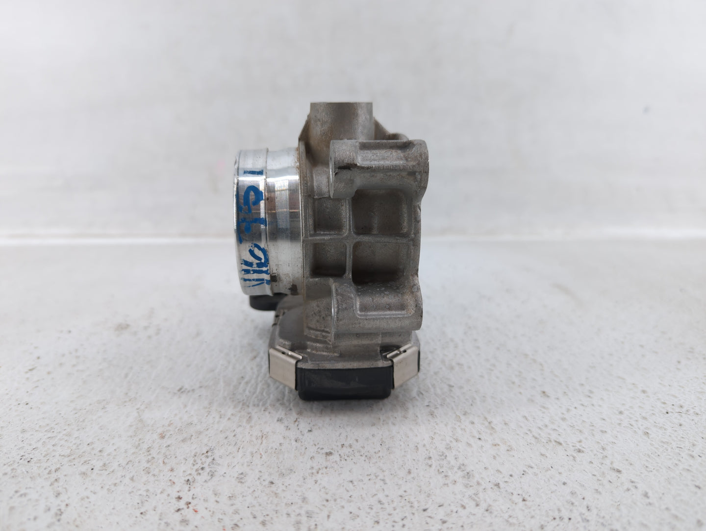 2016-2021 Chevrolet Malibu Throttle Body P/N:12671379AA Fits Fits 2016 2017 2018 2019 2020 2021 2022 OEM Used Auto Parts - O