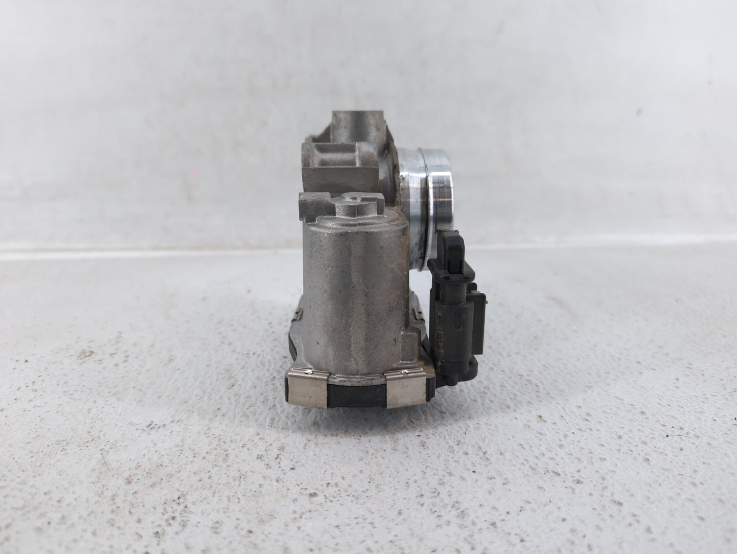 2016-2021 Chevrolet Malibu Throttle Body P/N:12671379AA Fits Fits 2016 2017 2018 2019 2020 2021 2022 OEM Used Auto Parts - O