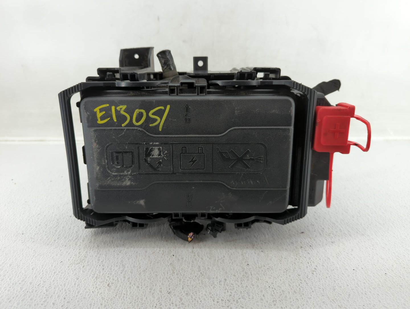 2019 Chevrolet Malibu Fusebox Fuse Box Panel Relay Module Fits OEM Used Auto Parts - Oemusedautoparts1.com