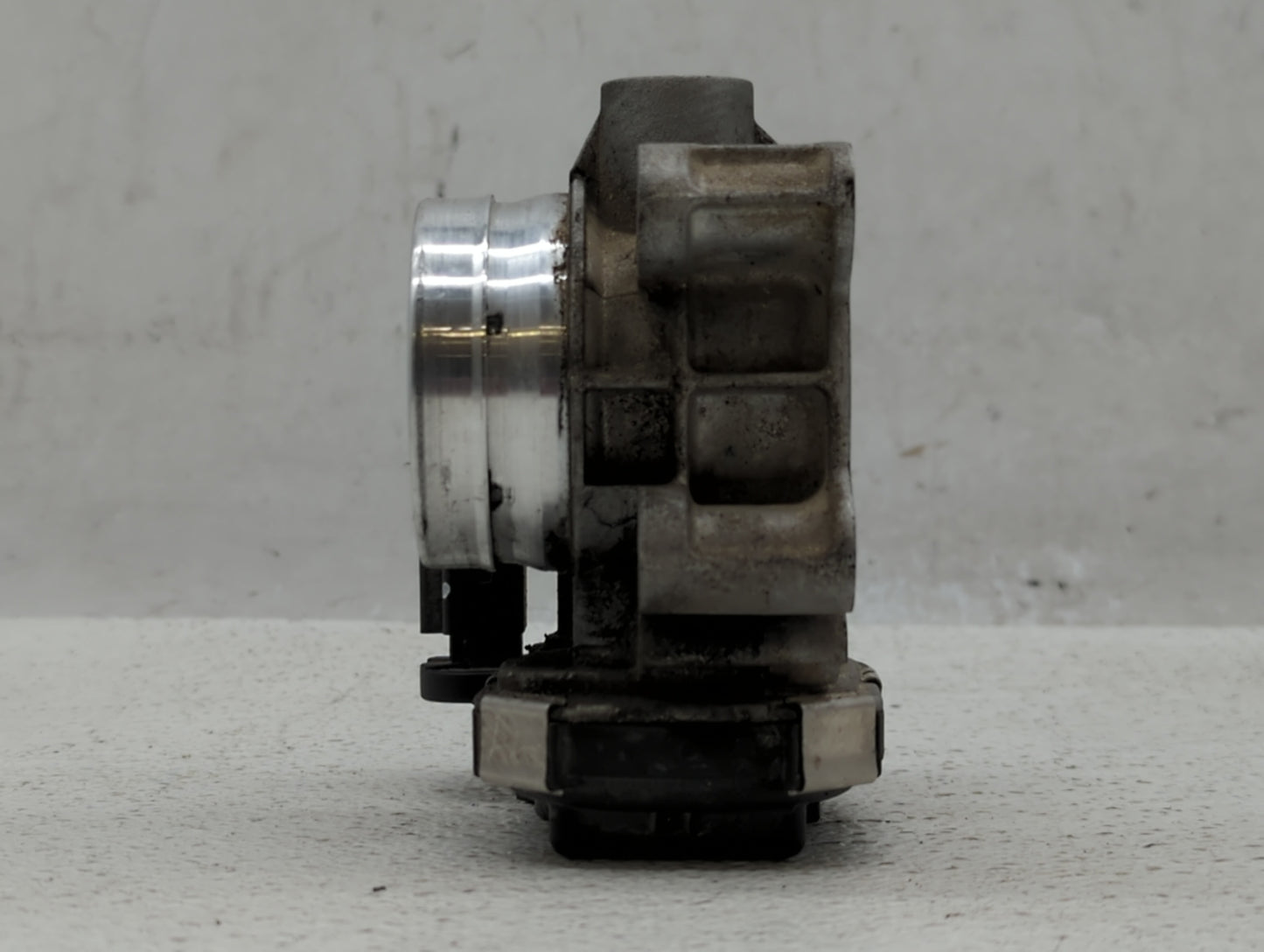 2016-2021 Chevrolet Malibu Throttle Body P/N:12671379AA Fits Fits 2016 2017 2018 2019 2020 2021 2022 OEM Used Auto Parts - O