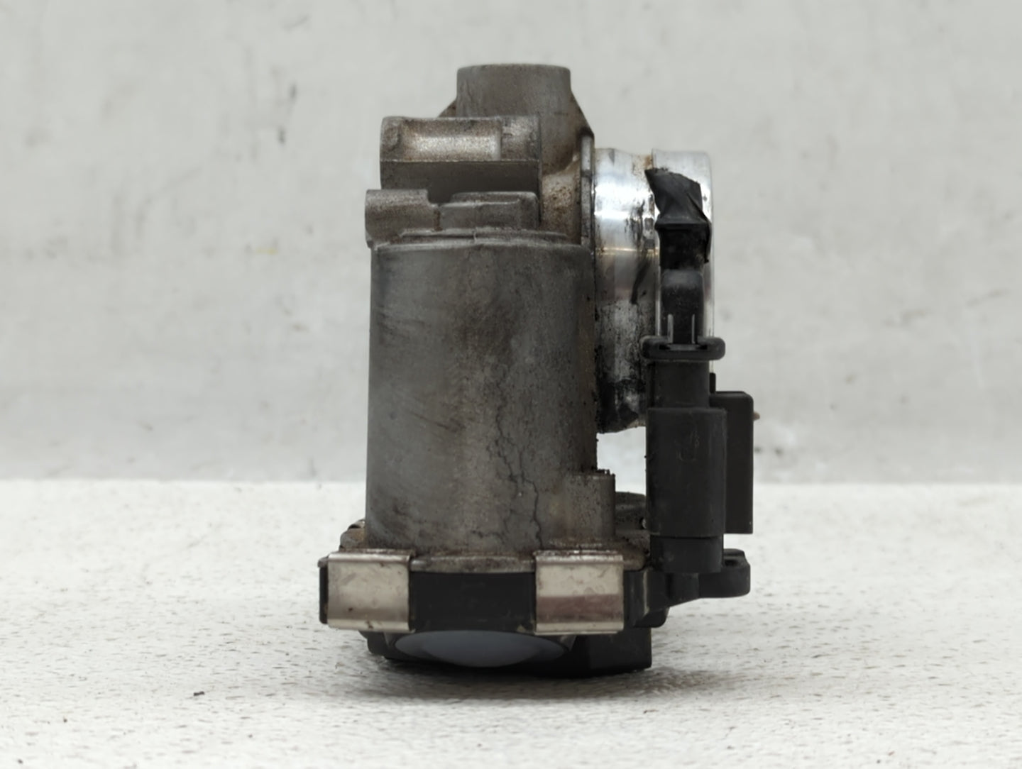 2016-2021 Chevrolet Malibu Throttle Body P/N:12671379AA Fits Fits 2016 2017 2018 2019 2020 2021 2022 OEM Used Auto Parts - O