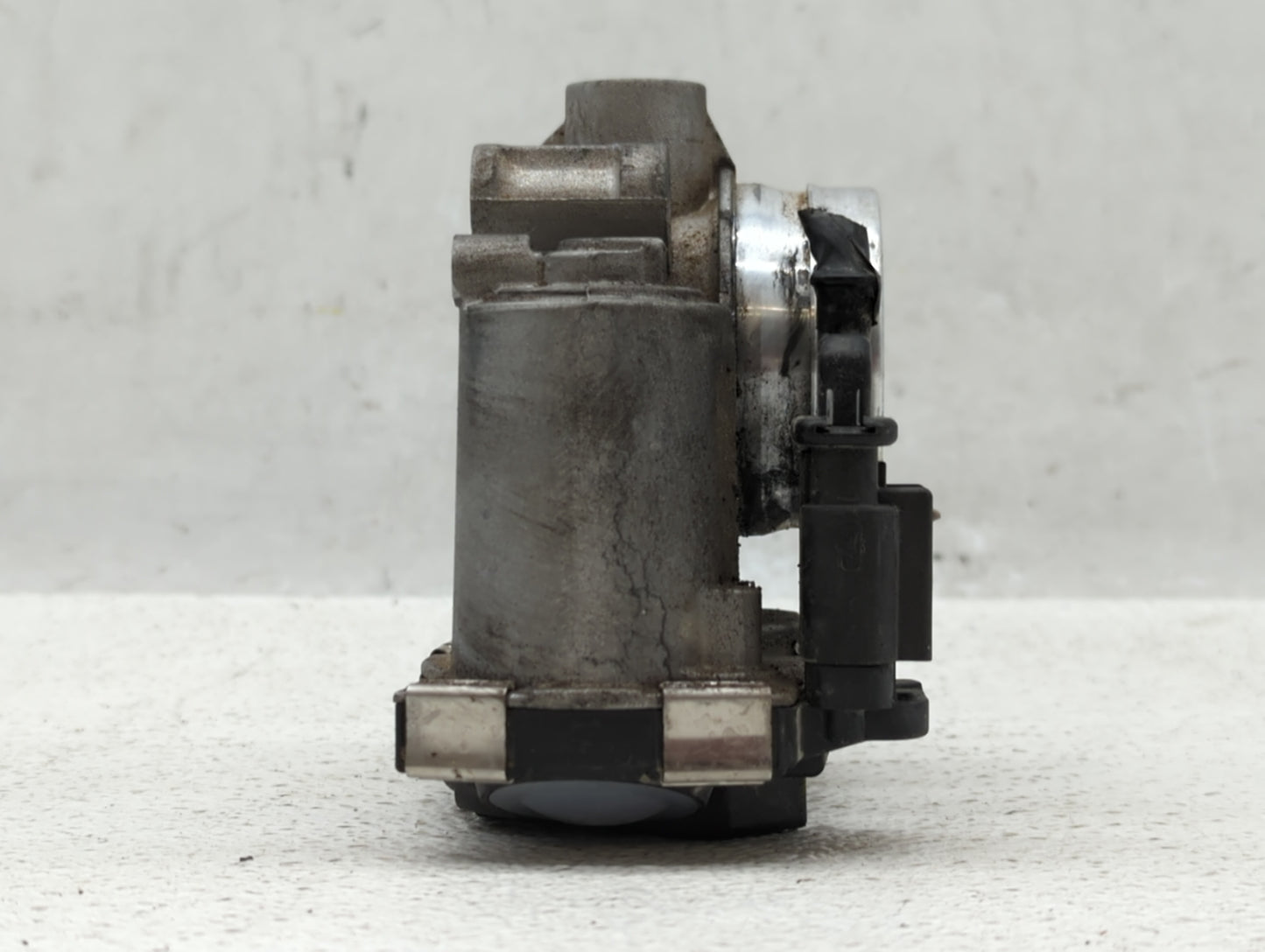 2016-2021 Chevrolet Malibu Throttle Body P/N:12671379AA Fits Fits 2016 2017 2018 2019 2020 2021 2022 OEM Used Auto Parts - O