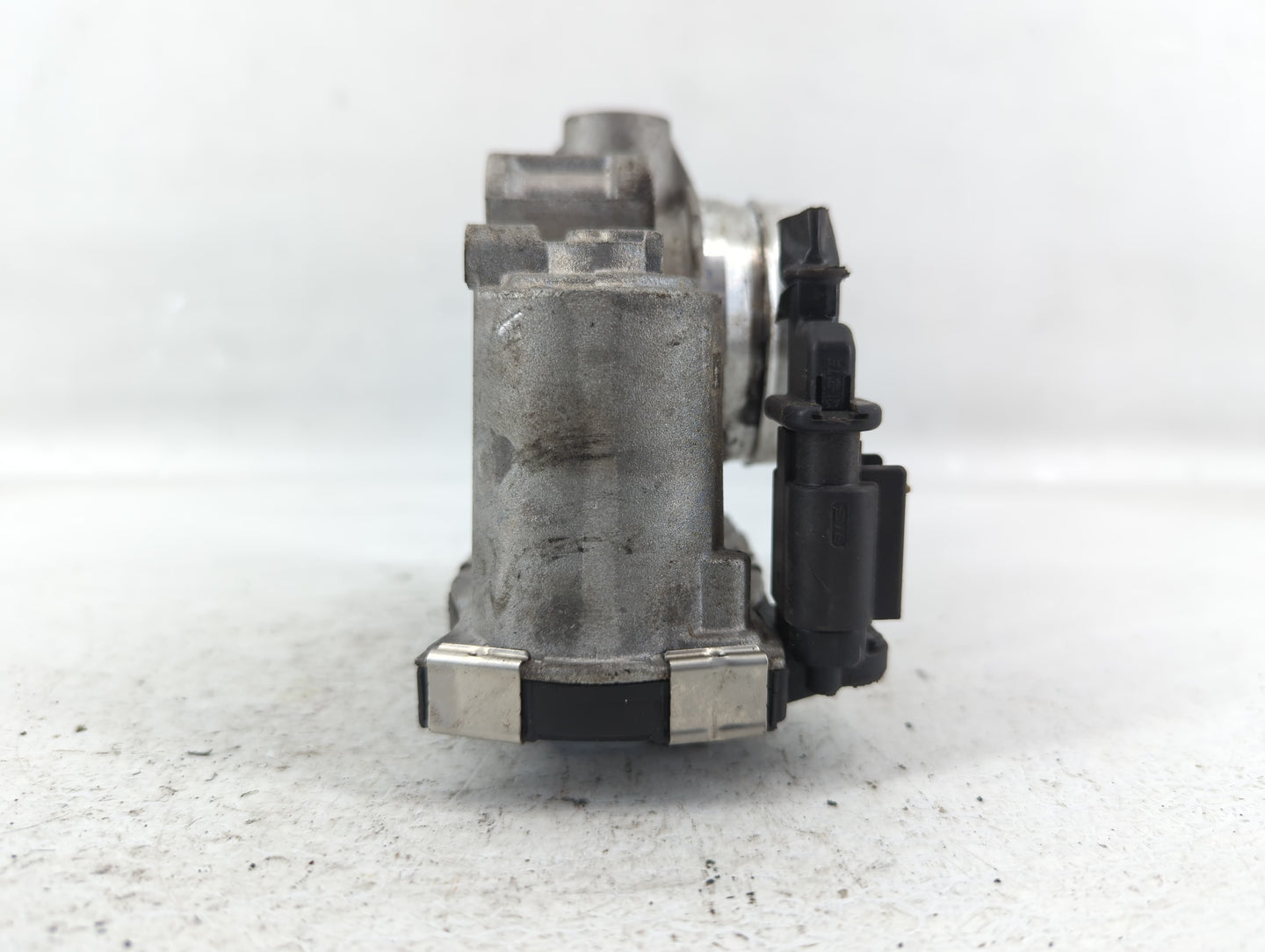 2016-2021 Chevrolet Malibu Throttle Body P/N:12671379AA Fits Fits 2016 2017 2018 2019 2020 2021 2022 OEM Used Auto Parts - O