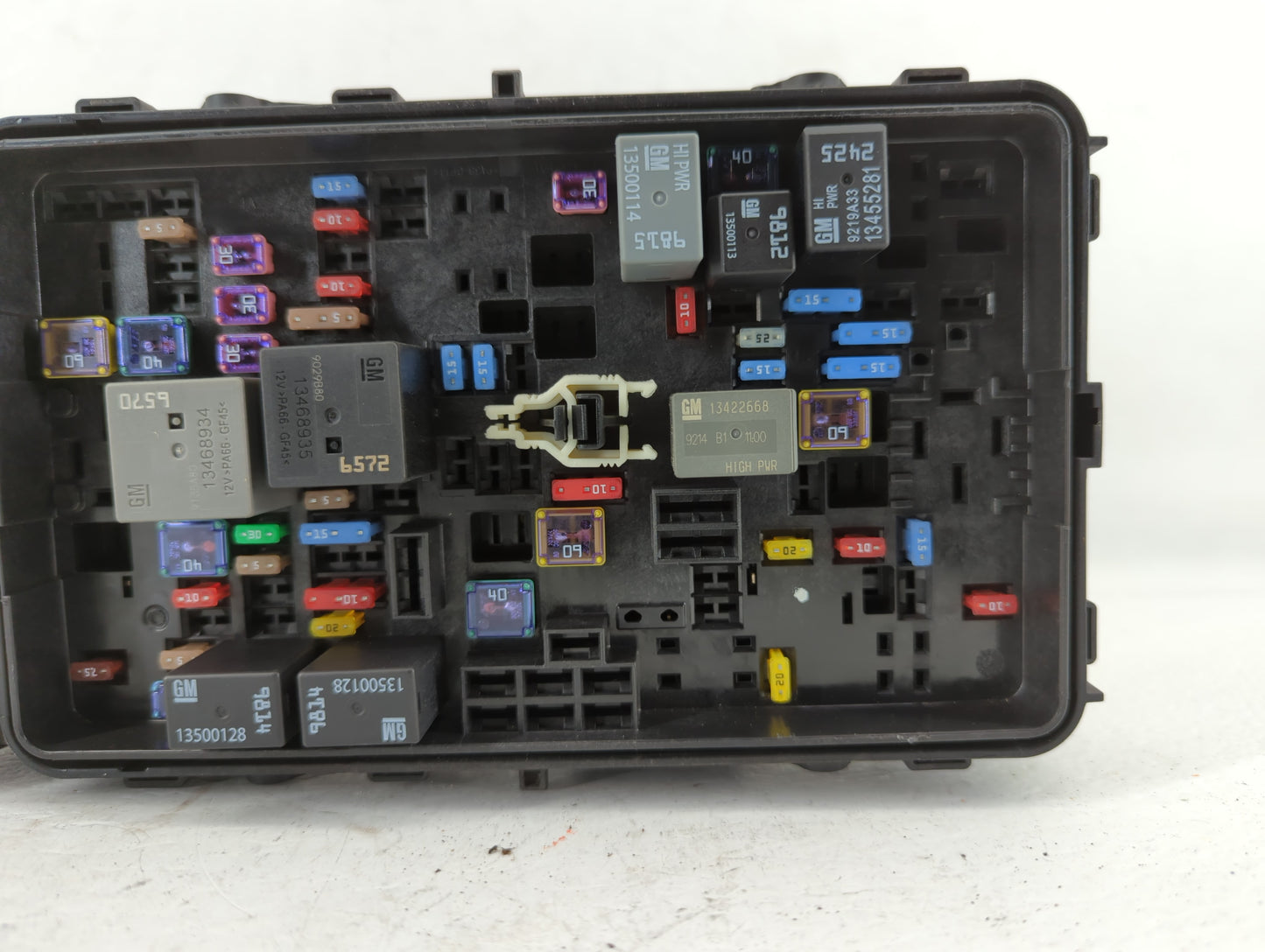 2018-2019 Chevrolet Malibu Fusebox Fuse Box Panel Relay Module P/N:84586305 84586306, 84181106 Fits Fits 2018 2019 OEM Used 