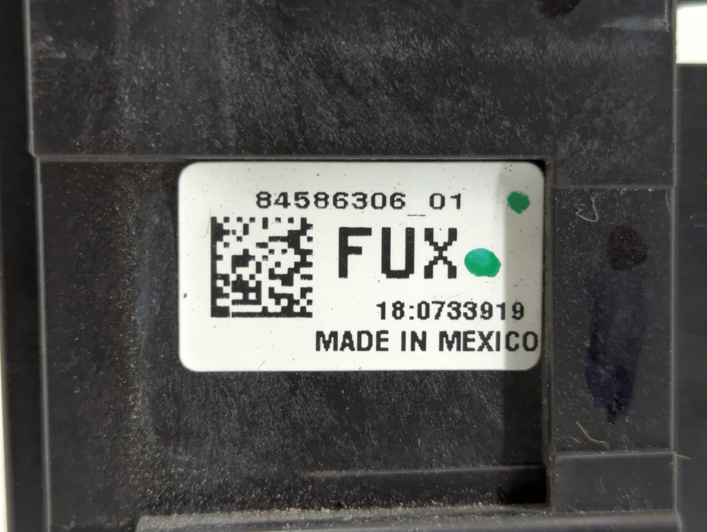 2018-2019 Chevrolet Malibu Fusebox Fuse Box Panel Relay Module P/N:84586305 84586306, 84181106 Fits Fits 2018 2019 OEM Used 