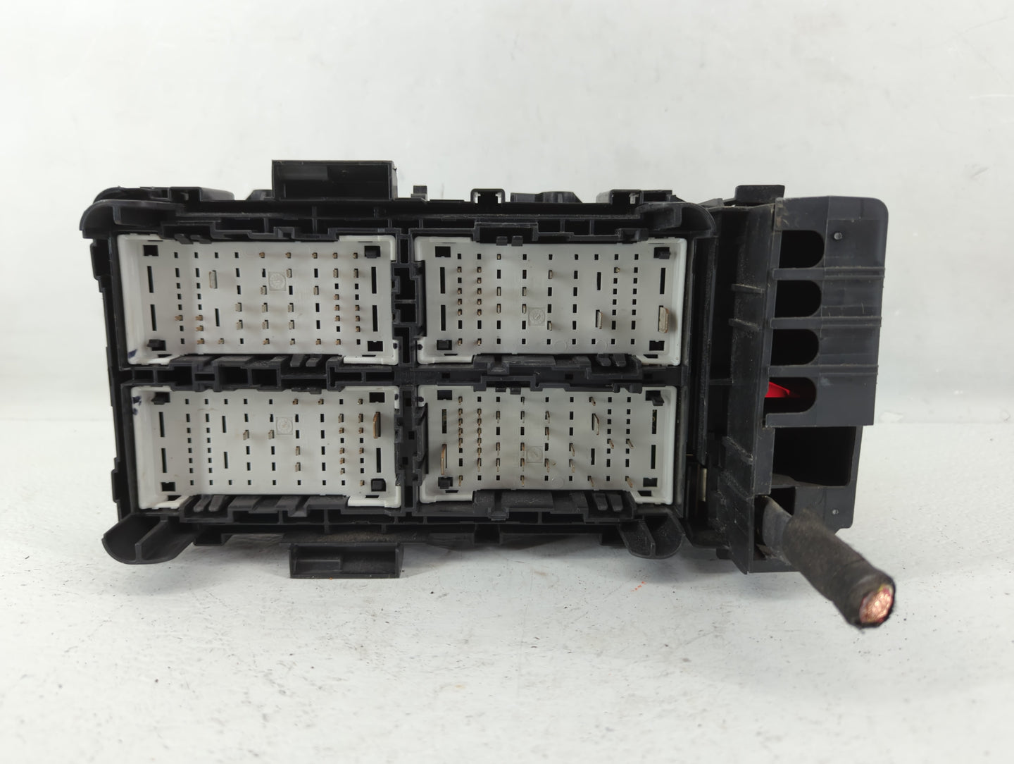 2018-2019 Chevrolet Malibu Fusebox Fuse Box Panel Relay Module P/N:84586305 84586306, 84181106 Fits Fits 2018 2019 OEM Used 
