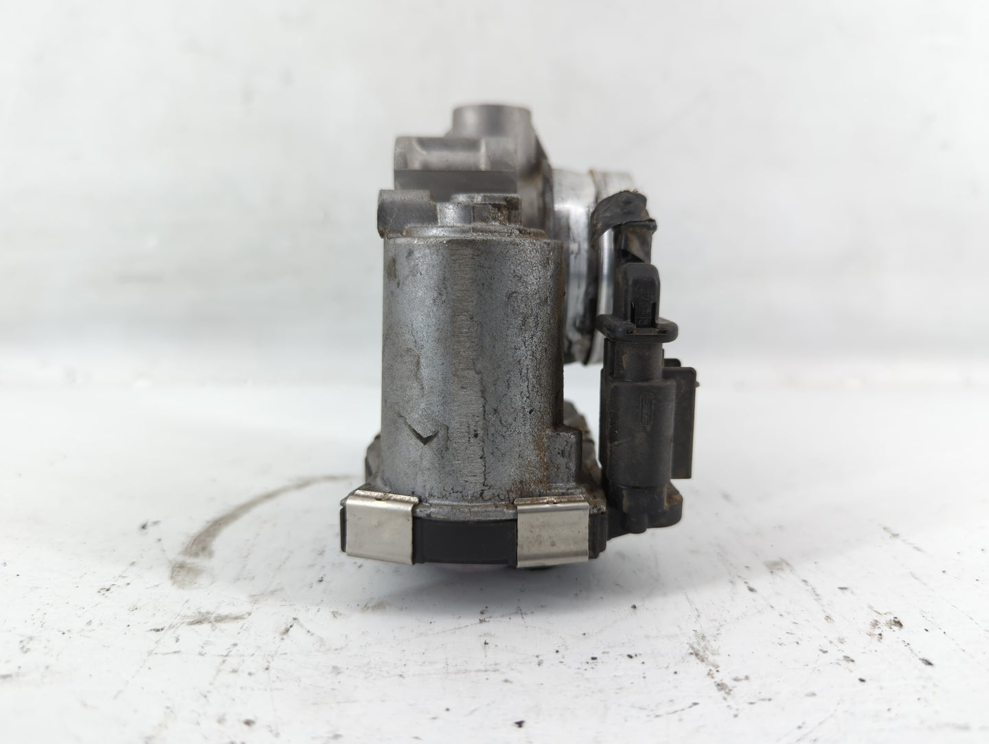 2016-2021 Chevrolet Malibu Throttle Body P/N:12671379AA Fits Fits 2016 2017 2018 2019 2020 2021 2022 OEM Used Auto Parts - O